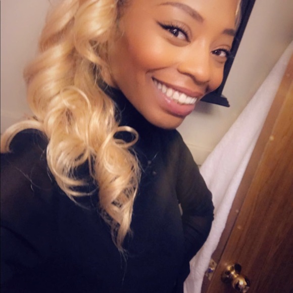 Welcome to my closet - Picture 7 of 8